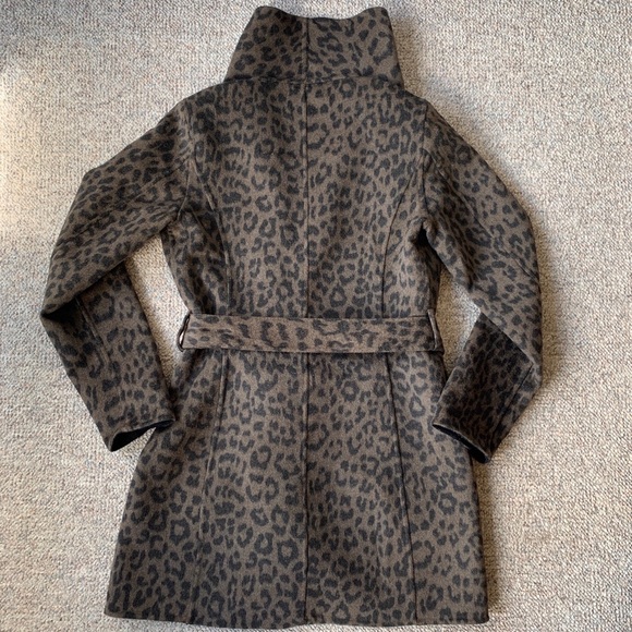 Tahari Ella Leopard Wrap Jacket - Picture 4 of 4